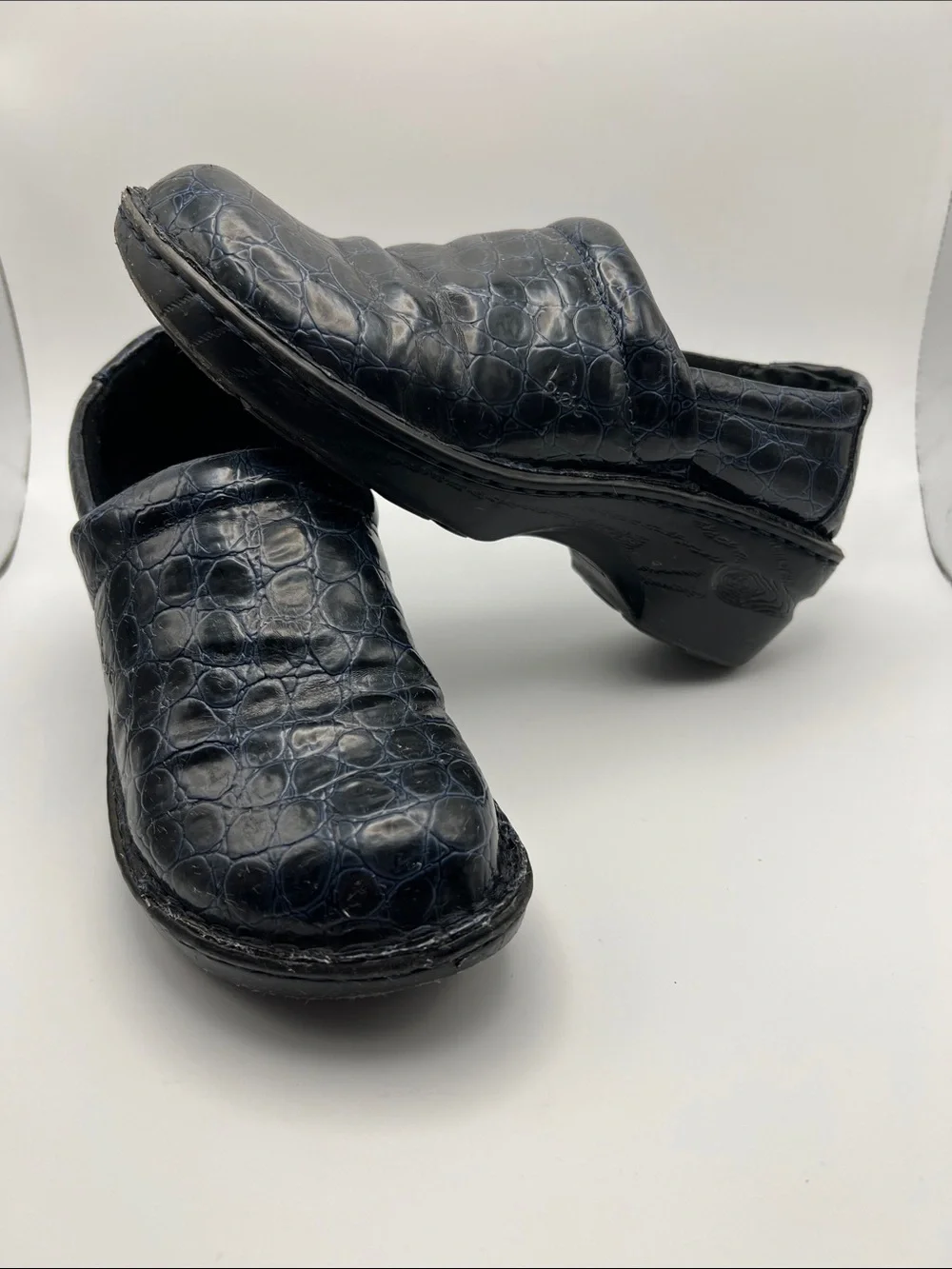 b.o.c. Navy Croc-Embossed Slip-On Loafers Women’s 8